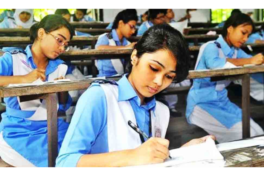 फाइनल ईयर परीक्षा के संबंध में महाराष्ट्र में छात्र और शिक्षक कर रहे हैं आधिकारिक सूचना का इंतजार 